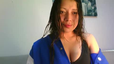 QUEEN OFF MILk  IM BACK  15 NOV online show from November 6, 12:11 am