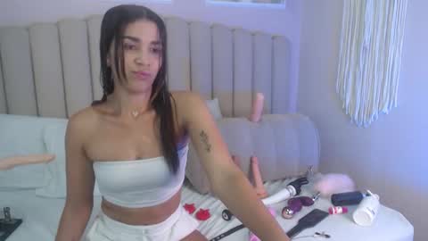 Snapshot of aleska_swarovski chatting on February 2, 3:44 pm Aleska 3 online show from February 2, 3:44 pm