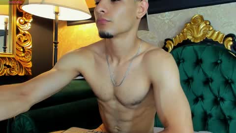Snapshot of aless_king chatting on May 15, 11:23 pm Alessandro King online show from May 15, 11:23 pm