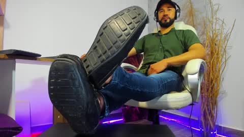 ALESSANDRO  WYE online show from December 3, 7:10 am