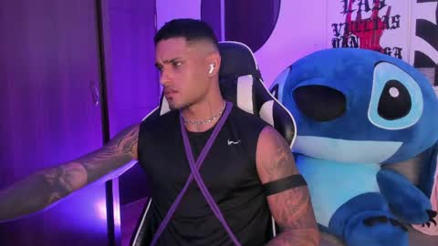 Snapshot of alessandro_vanni chatting on May 27, 2:25 pm Alessandro Vanni online show from May 27, 2:25 pm