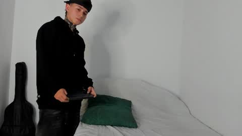 Snapshot of alessandro_wolf chatting on July 8, 2:05 am Alessandro online show from July 8, 2:05 am
