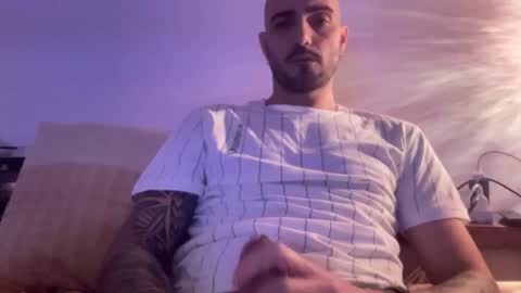 Snapshot of alessandromori91 chatting on February 20, 9:37 pm alessandromori91 online show from February 20, 9:37 pm