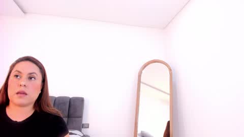 Snapshot of alessia12_ chatting on May 26, 9:44 pm Alessia online show from May 26, 9:44 pm