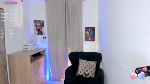 Snapshot of alessia_anderson07 chatting on February 18, 2:05 am Yy  online show from February 18, 2:05 am