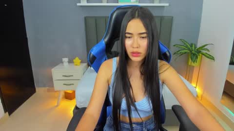 Snapshot of alessia_leroy chatting on February 3, 7:21 pm A L E S S I A online show from February 3, 7:21 pm
