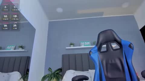 Snapshot of alessia_leroy chatting on February 19, 9:33 pm A L E S S I A online show from February 19, 9:33 pm