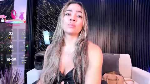 Snapshot of alessia_taylorr chatting on October 14, 11:55 am Alessia Everyday From 0530 to 1430 Col Time online show from October 14, 11:55 am