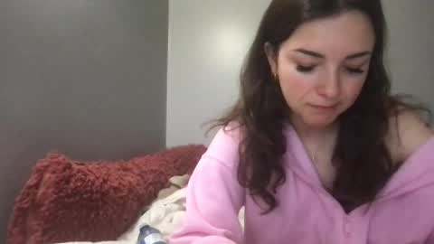 Snapshot of alessiasnow chatting on November 16, 12:05 am Alessia Snow online show from November 16, 12:05 am