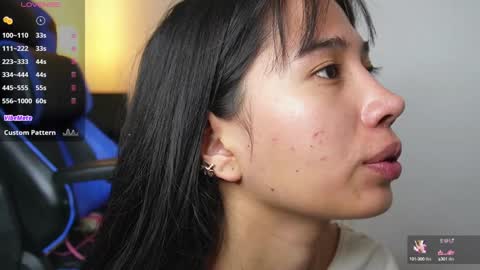 Snapshot of alessiavix chatting on January 2, 3:29 pm Alessia Meow online show from January 2, 3:29 pm