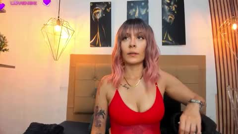 Snapshot of alesziarose chatting on September 12, 7:47 pm Aleszia online show from September 12, 7:47 pm
