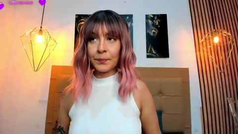 Snapshot of alesziarose chatting on September 17, 8:10 pm Aleszia online show from September 17, 8:10 pm