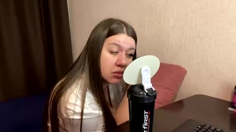 Snapshot of aletta_oushen chatting on December 19, 10:56 am Aletta Oushen online show from December 19, 10:56 am