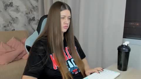 Snapshot of aletta_oushen chatting on October 7, 12:24 pm Aletta Oushen online show from October 7, 12:24 pm