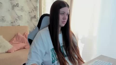 Snapshot of aletta_oushen chatting on October 20, 10:05 am Aletta Oushen online show from October 20, 10:05 am