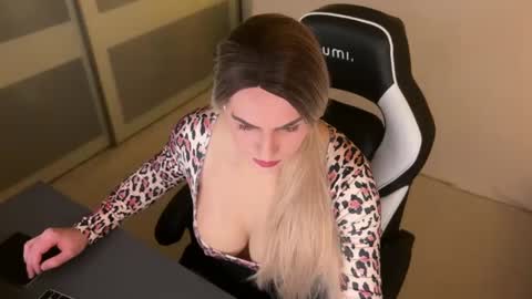 Snapshot of alevsandra87 chatting on December 27, 10:59 pm Leyla Leg online show from December 27, 10:59 pm