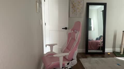 alex  online show from October 26, 7:20 pm