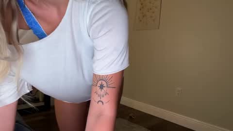 alex  online show from November 23, 11:04 pm