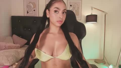 Snapshot of alex4diaz chatting on January 11, 1:43 am Alexa online show from January 11, 1:43 am