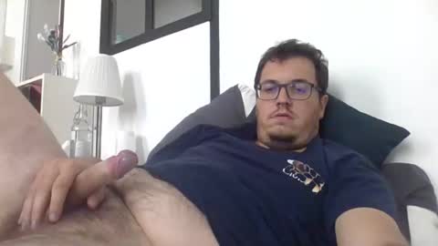 Snapshot of alex90080 chatting on April 27, 12:36 pm alex90080 online show from April 27, 12:36 pm