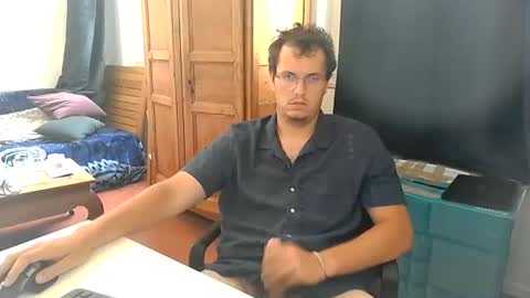 Snapshot of alex90080 chatting on June 16, 2:52 pm alex90080 online show from June 16, 2:52 pm