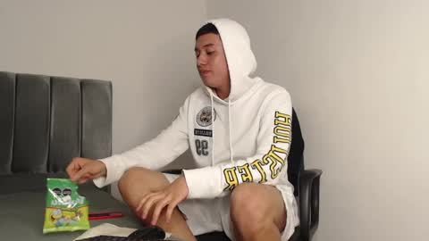 Owen online show from December 2, 3:04 am