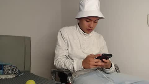 Owen online show from March 13, 4:08 am