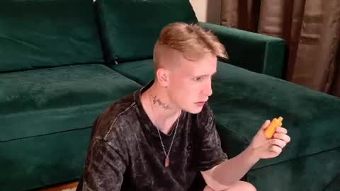 Snapshot of alex__sweet chatting on June 12, 12:15 pm your Alex online show from June 12, 12:15 pm