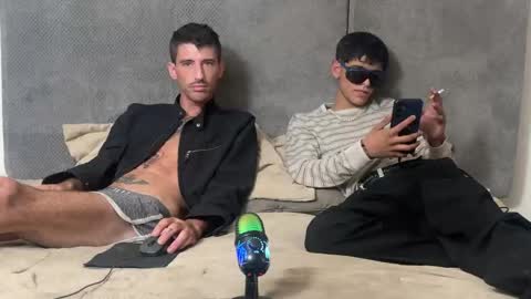 alex_and_charlie online show from April 29, 10:19 am