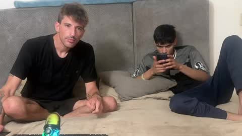 Snapshot of alex_and_charlie chatting on May 1, 8:41 am alex_and_charlie online show from May 1, 8:41 am