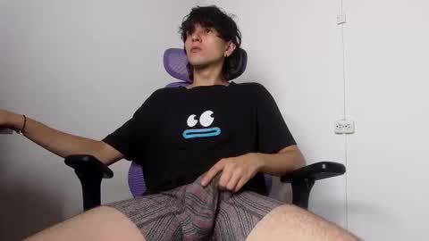 Snapshot of alex_connorr chatting on February 11, 11:32 pm alex_connorr online show from February 11, 11:32 pm