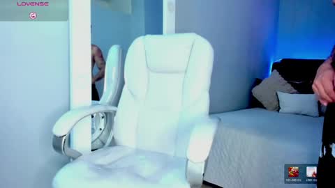 alex online show from June 6, 11:37 am