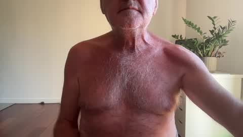 Snapshot of alex_fetishplayer chatting on July 27, 7:04 am Alex online show from July 27, 7:04 am