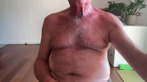 Snapshot of alex_fetishplayer chatting on August 3, 8:46 am Alex online show from August 3, 8:46 am