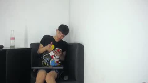 Snapshot of alex_it0 chatting on May 12, 11:46 pm alex_it0 online show from May 12, 11:46 pm