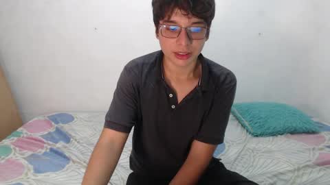 Snapshot of alex_laurentt chatting on May 21, 4:14 pm Alex Laurentt online show from May 21, 4:14 pm