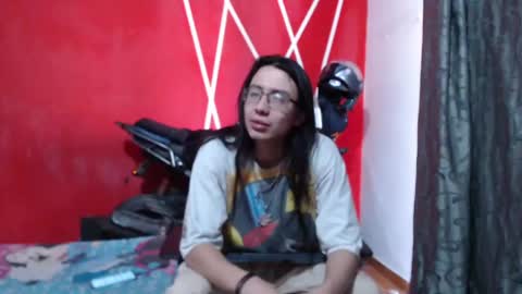 Snapshot of alex_marck chatting on May 13, 6:27 pm alex online show from May 13, 6:27 pm