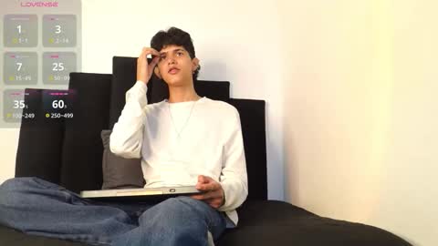 alex_mark_ online show from December 15, 1:37 pm