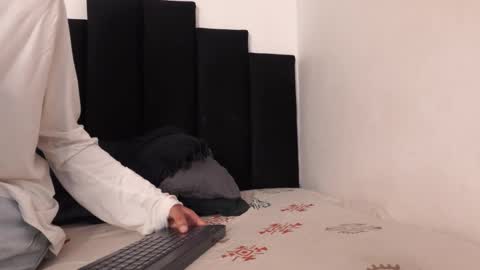 alex_mark_ online show from March 20, 5:07 pm