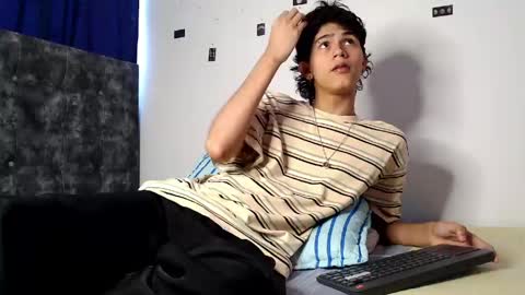 Snapshot of alex_mark_ chatting on April 21, 4:56 pm alex_mark_ online show from April 21, 4:56 pm