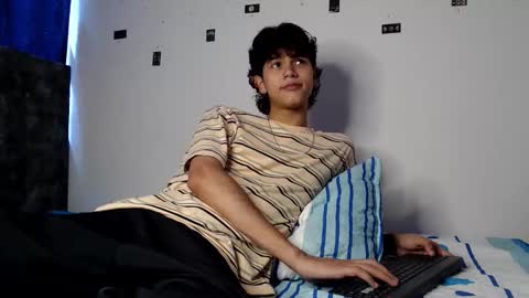 Snapshot of alex_mark_ chatting on May 21, 6:15 pm alex_mark_ online show from May 21, 6:15 pm