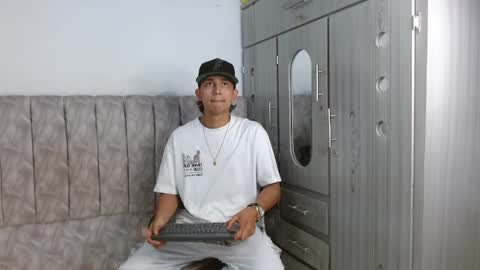 Snapshot of alex_martin47 chatting on April 4, 10:07 pm alex online show from April 4, 10:07 pm