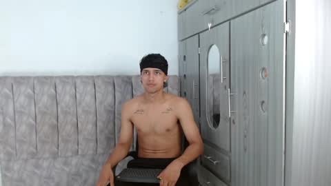 Snapshot of alex_martin47 chatting on April 8, 8:53 pm alex online show from April 8, 8:53 pm