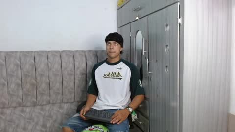 Snapshot of alex_martin47 chatting on April 10, 10:36 pm alex online show from April 10, 10:36 pm