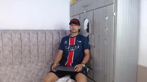 Snapshot of alex_martin47 chatting on April 11, 10:25 pm alex online show from April 11, 10:25 pm