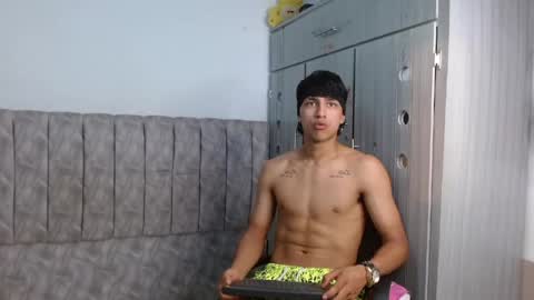Snapshot of alex_martin47 chatting on April 18, 10:54 pm alex online show from April 18, 10:54 pm
