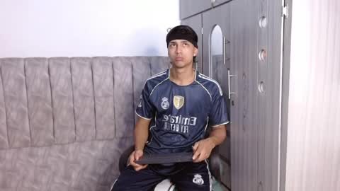 Snapshot of alex_martin47 chatting on April 28, 12:42 am alex online show from April 28, 12:42 am