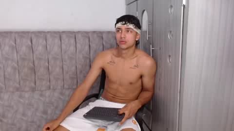 Snapshot of alex_martin47 chatting on May 4, 9:33 pm alex online show from May 4, 9:33 pm