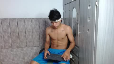 Snapshot of alex_martin47 chatting on May 5, 10:40 pm alex online show from May 5, 10:40 pm