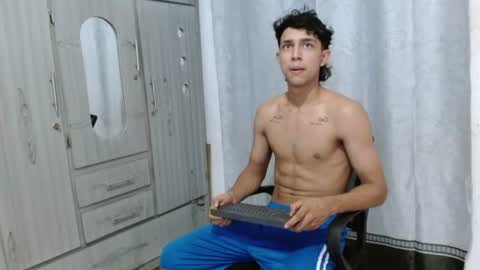 Snapshot of alex_martin47 chatting on June 30, 12:33 am alex online show from June 30, 12:33 am